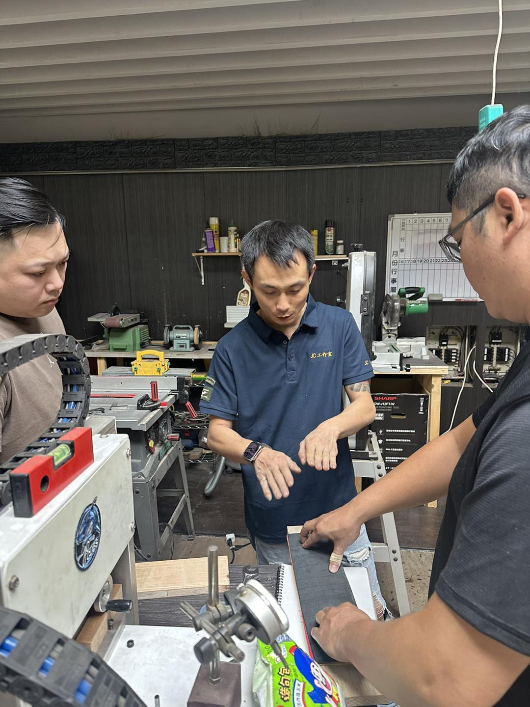 nghe-nhan-dang-phuong-quan-nguoi-thoi-hon-cho-nhung-kiet-tac-thu-cong-tinh-xao-jc-cues-04